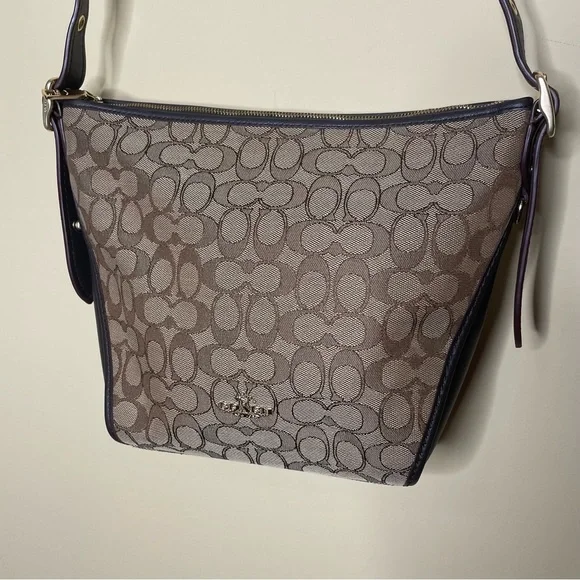 Coach Signature Small Dufflette in Signature Jacquard - Picture 3 of 13